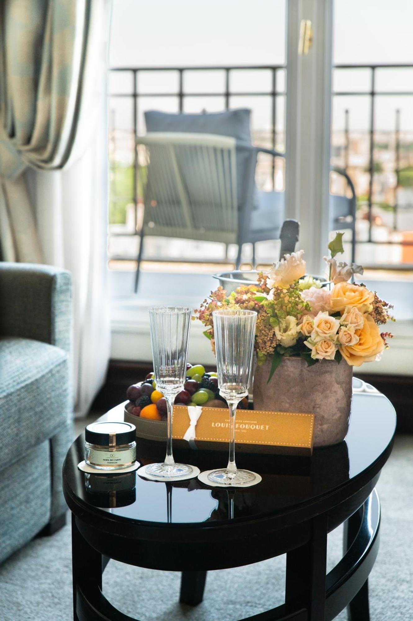 Hotel Pont Royal Παρίσι Εξωτερικό φωτογραφία A welcome amenity at a hotel