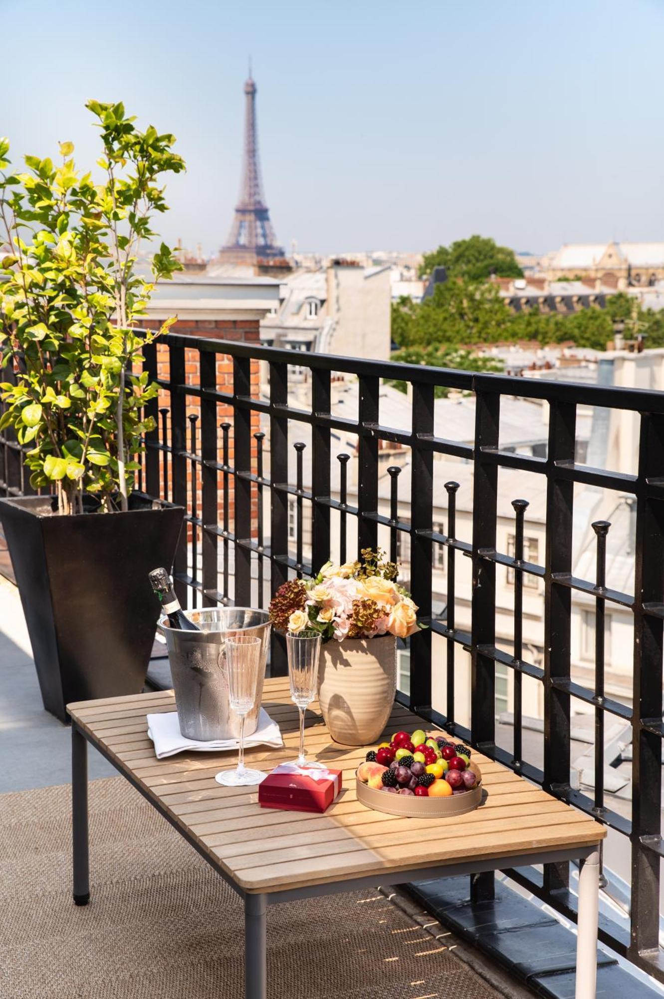 Hotel Pont Royal Παρίσι Εξωτερικό φωτογραφία A balcony