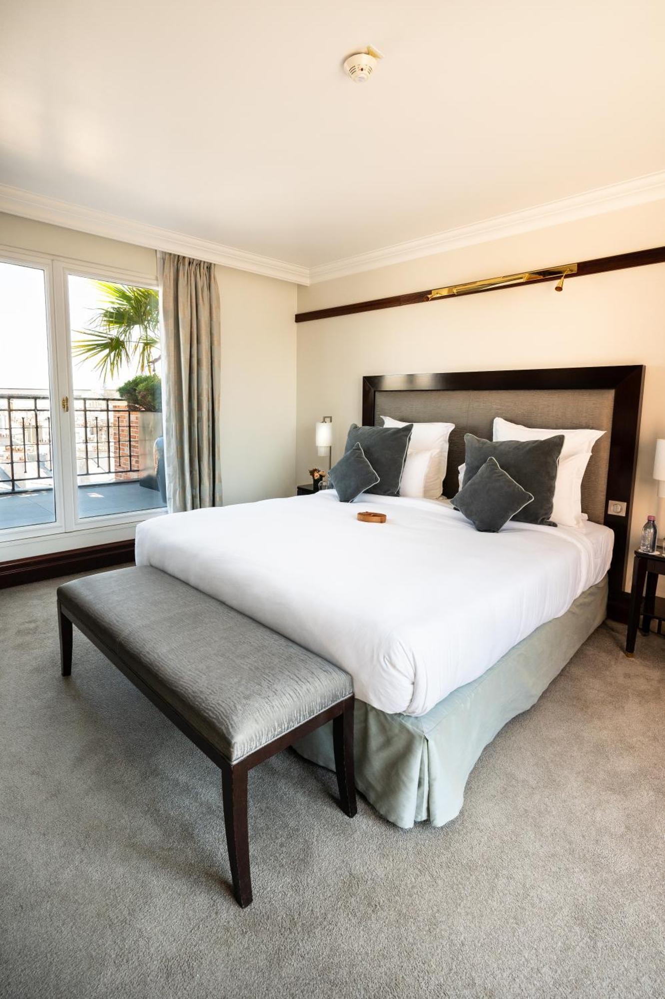 Hotel Pont Royal Παρίσι Εξωτερικό φωτογραφία A bedroom at the hotel