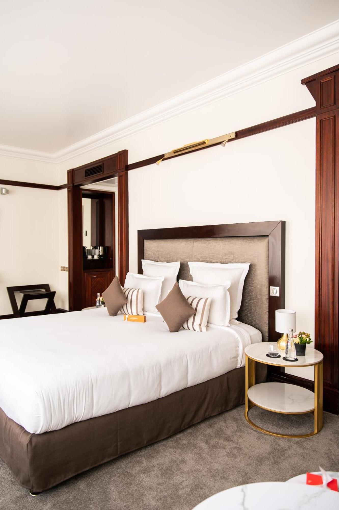 Hotel Pont Royal Παρίσι Εξωτερικό φωτογραφία A bedroom at the hotel
