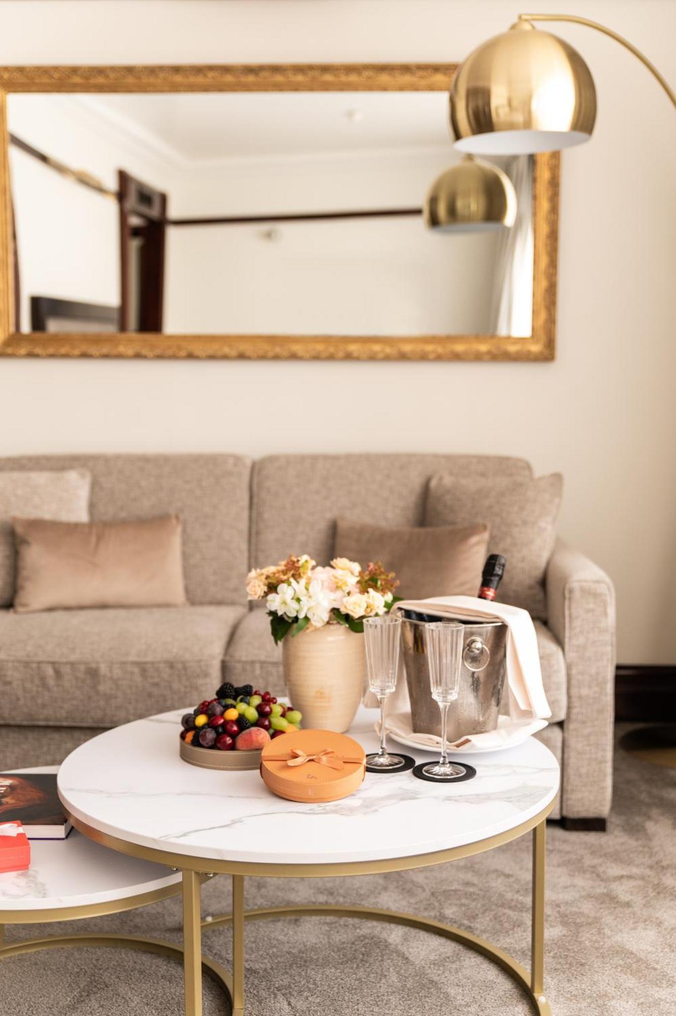 Hotel Pont Royal Παρίσι Εξωτερικό φωτογραφία A living room at the hotel