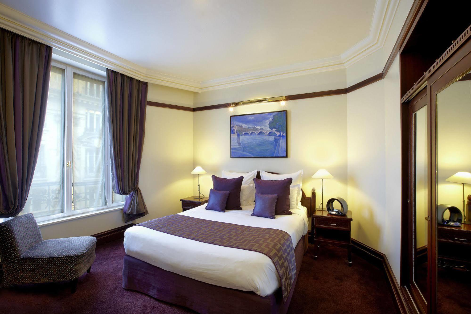 Hotel Pont Royal Παρίσι Εξωτερικό φωτογραφία A room at the hotel