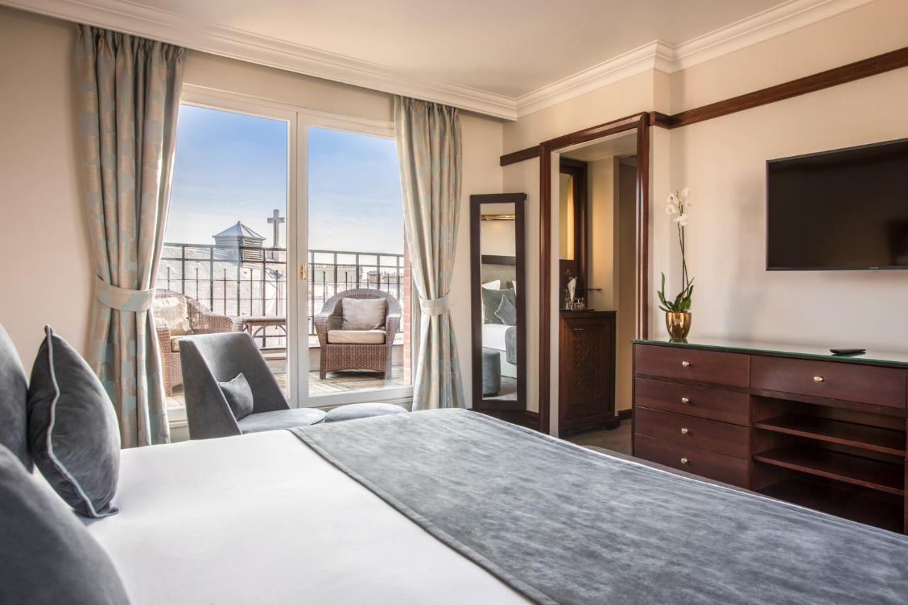 Hotel Pont Royal Παρίσι Εξωτερικό φωτογραφία A room at the hotel